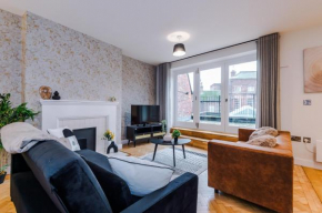Central York Penthouse With Private Roof Terrace